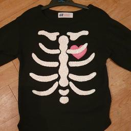Kids halloween 🎃 top from H&M
Glittery skeleton front
size 4-6 years
