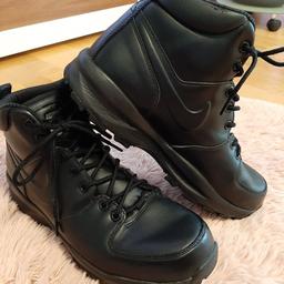 Jugend/Herrenwinterschuhe von Nike in der Größe 43.
Wurde nur einen Winter lang getragen.
Schuhe sind gereinigt und desinfiziert