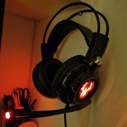 Gaming headset with vibration, usb, microphone, volume control, cable length 2.2 meters, cd drivers