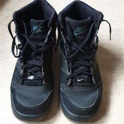 Nike Schuhe
2x getragen!
Kein Versand, nur Abholung!
VHS! 😉