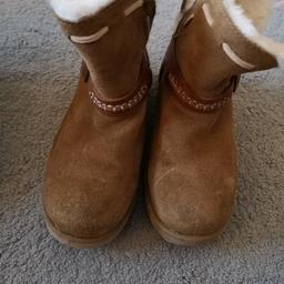 Size 1 girls uggs, worn only a couple of times decent condition. Collection Only size