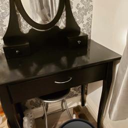 EXCELLENT CONDITION BLACK COLOUR MIRRORED DRESSING TABLE WITH STOOL.