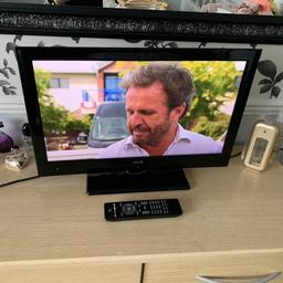 Black led with remote (remote needs batteries)
All working when Ariel plugged in 
Used but good condition 
Can be wall mounted
Clip on stand has broke but tv still sits on it fine just not as securely as it should 
See photos 
£15
Collection weedswood
