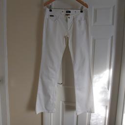 Trousers "D&G” Dolce&Gabbana Cool Woman Fit Tight White Colour
 Good Condition

Very Low

Actual size: cm and m

Length: 1.05 m measurements from hips front

Length: 1.09 m measurements from hips back

Length: 1.08 m side from hips

Volume Waist: 84 cm – 88 cm

Volume Hips: 95 cm – 98 cm

Size: Eur 30

98 % Cotton
 2 % Elastane

Made in Romania