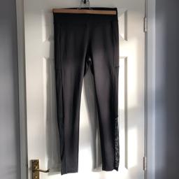 Black gym workout leggings uk10
High waisted with mesh section on each leg (shown in photos)
10/10 condition I just don’t wear them ☺️
Open to offers