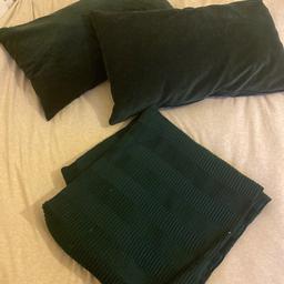 2 velvet cushions (insert & cover)
1 bed throw