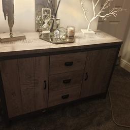 grey rustic look, like new only had a few months, matching tv stand also available.

any questions please ask

width 45 inch
depth 15.5
height 29.5