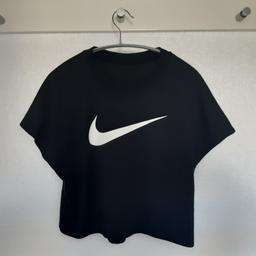 Nike Damen Sport t-shirt in schwarz gr. S
T-shirt ist nur paar mal getragen
Inklusive Versand