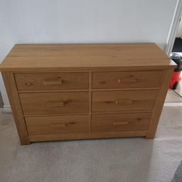 Solid oak chest of drawers in immaculate condition no scratches or marks. It's modern and stylish collection only