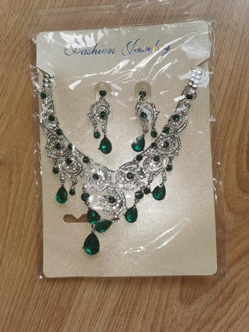 Buy & Sell South West London East Bedfont - South West London - Photos for Necklace and Earrings