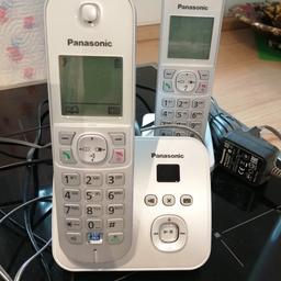 Hier sehen Sie ein gebraucht wie neues Telefon der Marke Panasonic. Ist wirklich höchstens 5x in Gebrauch genommen worden. Schade drum. Mit Anrufbeantworter in Silber.