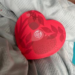Body shop gift set, unused and unopened. 
Collection b36 
Ideal valentines gift 
£8