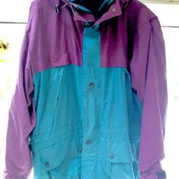 Mens Raincoat

Size: Large
(to fit 41-43 inch chest)

Brand: Casual Club
Outer material: Nylon
Inner Material: Polyester/Fleece

Good Condition