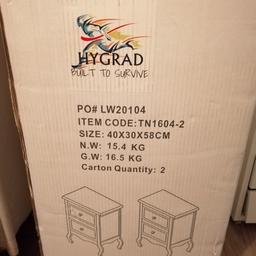 2x white bedside cabinets brand new in the box never been opened
Dimensions are
40cm.x30cmx58cm