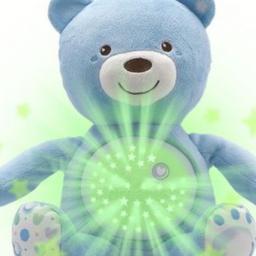 Soft plush night projector.

Core part is made of a soft plastic, with a goodnight message on the bears tummy.

Easily activate the plush light by pressing its large tummy.

After 20 minutes of playing the product it automatically turns to stand-by mode.

3 different settings: on with light effects and melodies, on with light affects and OFF.