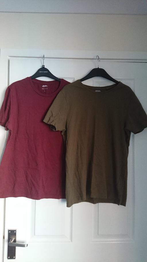 Buy & Sell Derbyshire Erewash - Photos for 2 mens tshirts size small