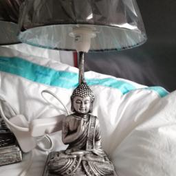 Verkaufe 2 neue Buddhalampen in silber/schwarz mit Ein-/Ausschalter, Krone noch original verpackt,
E 14, 25 Watt Kerzenbirne
Duopack