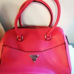 Genuine GUESS handbag in nice pink color
Good condition except few light light marks on back of the bag, see pictures attached
Collection E11 or can arrange tracked delivery
