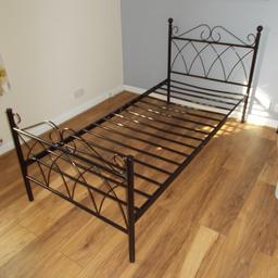 A BLACK METAL SINGLE BED FRAME IN GOOD CONDITION, TAKEN APART FOR EASY COLLECTION.