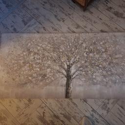 L.150 x H.70cm.

Like new just doesnt suit my new sofa.  long textured canvas with shimmer effect on leaves when you walk past 

paid £95 looking £45