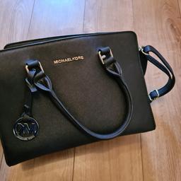 Good clean bag. Difficult to see from photos but the bag is actually dark brown.

Any questions please ask.

Thanks for looking.