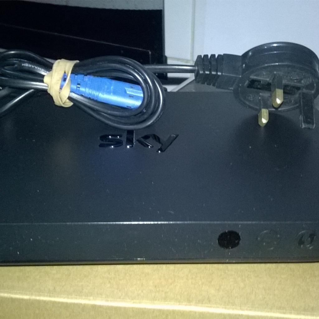 SKY Q MINI BOX EM150 IN IMMACULATE CONDITION in SK13 Peak for £35.00