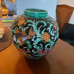 Antike schöne Vase

Höhe 23 cm