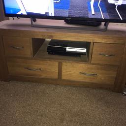 Clearing out solid oak wood the next stand cost 400 selling 100
Solid wood great quality well worth the money
Have got a matching shelf stand with draw for sale as well 80 pounds 