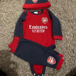 Hat bodysuit and trousers 3-6 months excellent condition  comes from clean home