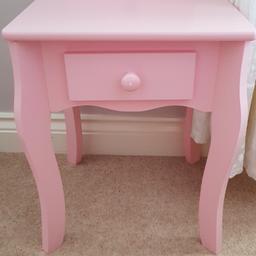 kids bedside table with 1 draw in good condition.