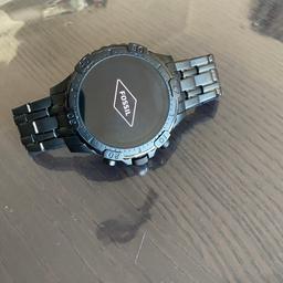 Zu verkaufen ist eine voll funktionsfähige Fossil smartwatch Garrett gekauft wurde diese am 21.11.2020
Keine Kratzer sichtbar
Wurde kaum getragen
Preist ist VHB
Selbstabholer