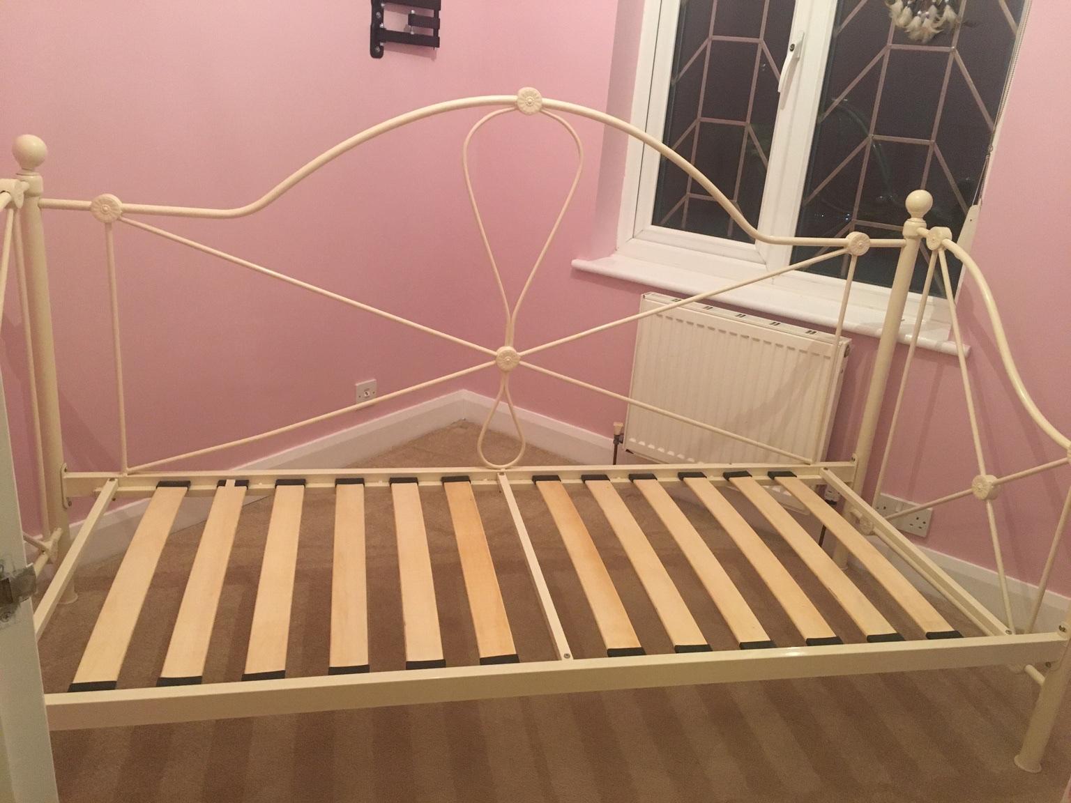 2ft-6-narrow-single-day-bed-frame-in-b90-birmingham-f-r-50-00-zum