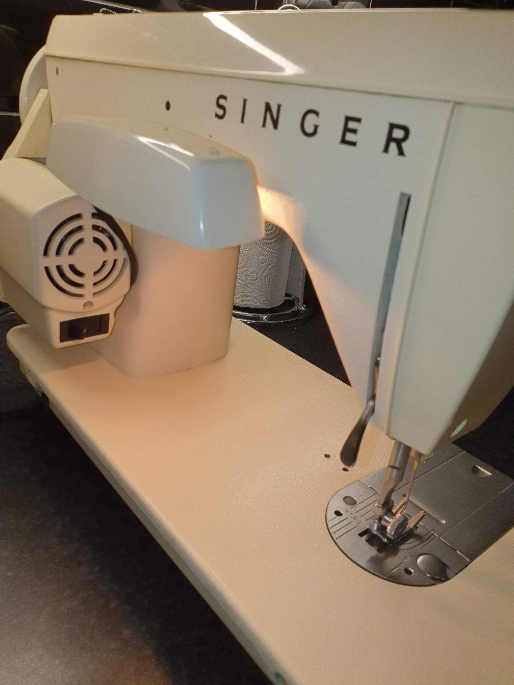 Vintage 3105 Singer Sewing Machine in L30 Liverpool for £60.00 for sale