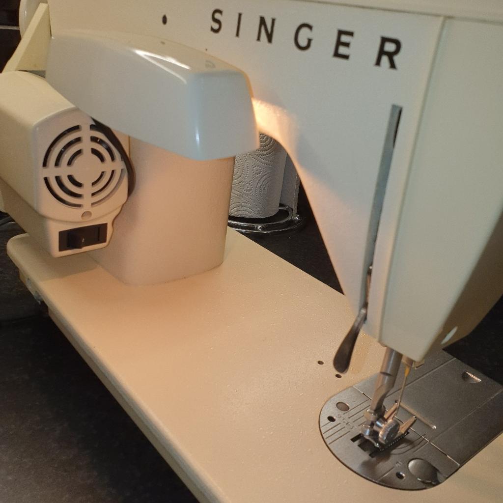 Vintage 3105 Singer Sewing Machine in L30 Liverpool for £60.00 for sale