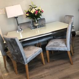 Grey velvet beautiful 6 chairs 

Changing style 
No marks on any of them in such good condition 

Collection only 

£200 ovno