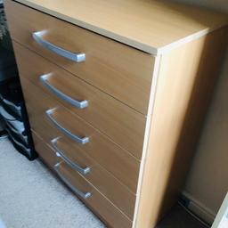 Spacious five drawers in a good condition and has wheels which makes it easy to move around.
Dimensions: 87*70*35.3 cm