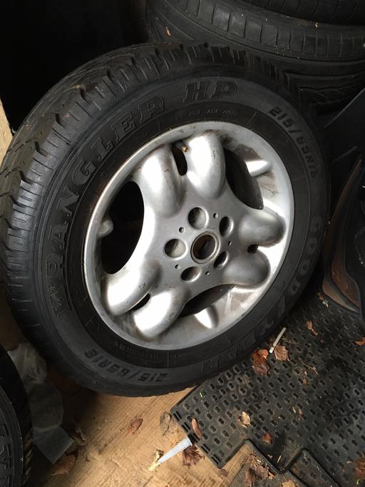 Vehicles South West London Raynes Park - South West London - Photos for Land Rover freelander alloy wheel and tyre