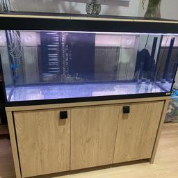 Fluval fish tank for sale
Great used condition no scratches water tight 
306 included with media and sponges and hoses 
Built in inlet and outlet as shown in pictures
Only slight rise in lid shown in pictures does not effect use 
Viewing is welcome 
Selling due to upgrade