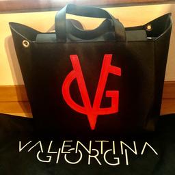 Capiente borsa Valentina Giorgi con tracolla.
Nuova. 

#valentinagiorgi