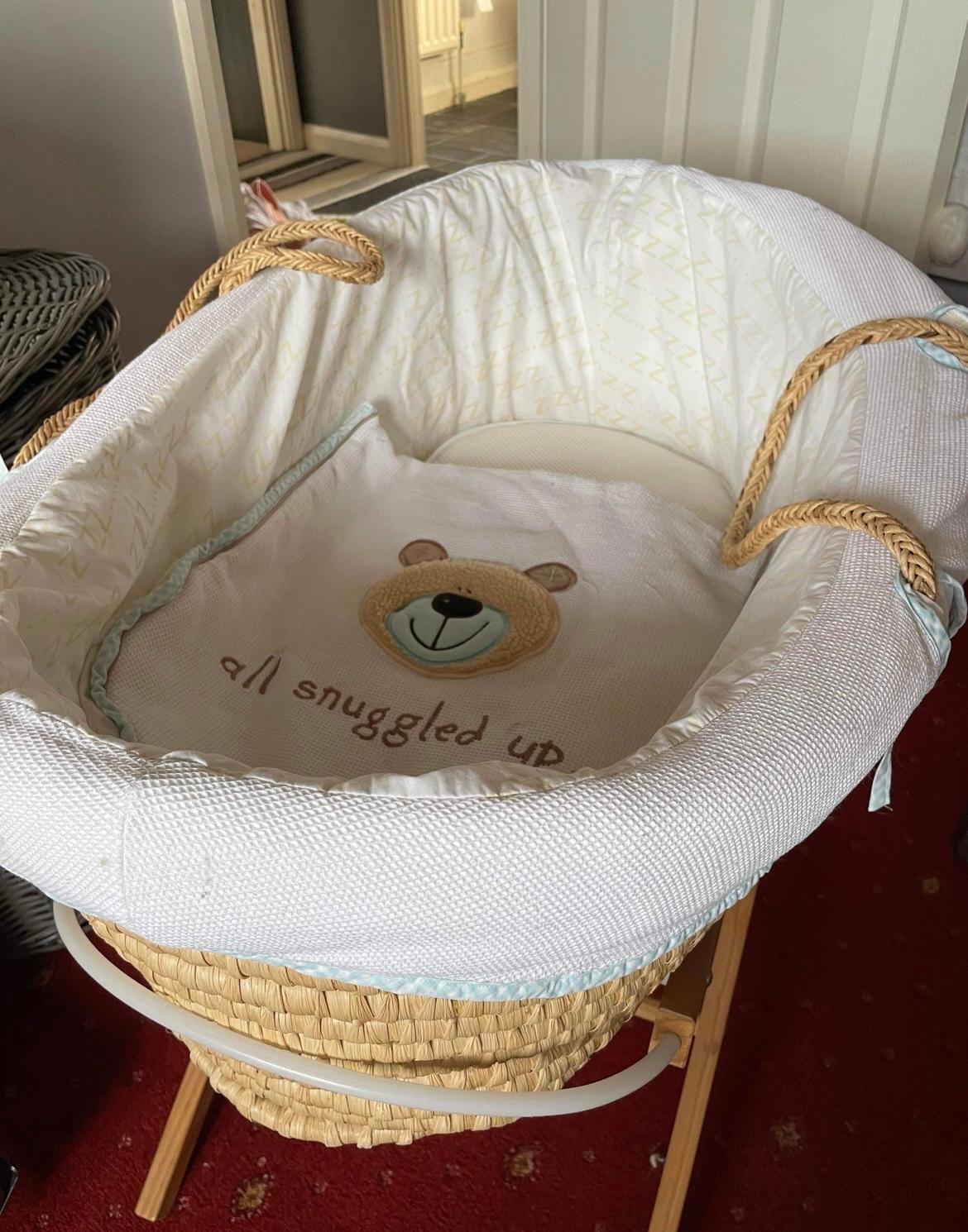 Moses basket and stand in WR11 Wychavon für gratis zum Verkauf Shpock DE