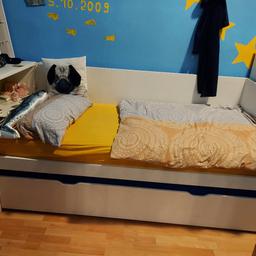Verschenke Kinderzimmer von Ikea mit Moll Schreibtisch Sessel ohne Inhalt ohne Matratze mit Ladenrost kann ab denn Wochenende geholt werden
Selbstabbau 
Keine Garantie und Rücknahme