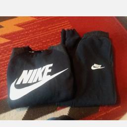Women's Nike tracksuit size small has been used but in good condition