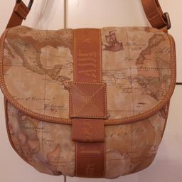 borsa originale Prima Classe, ottime condizioni, da portare sia a spalla che a tracolla misure larghezza 26 cm altezza 24 cm profondità 10 cm
