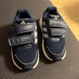Adidas Kinder Schuhe 
Größe 23 
Guter Zustand,leider nur wenig getragen 
Kein Versand,nur Abholung