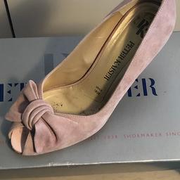 Verkaufe einmal auf einer Hochzeit getragene Schuhe von der Marke Peter Kaiser. Farbe ist rosa Größe 4 1/2 sehr gut erhalten