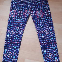 Ladies gym leggings, zip pocket for phone, only worn a couple of times so in excellent clean condition, size medium