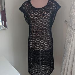 beautiful dress, perfect for over a slip or for holiday

lovely material, well made. daisy pattern

any questions please feel free to ask 😊

Collection Hoddesdon or postage extra