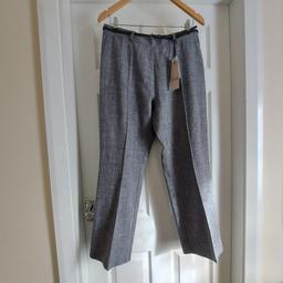 Trousers " Marks&Spencer" Classic Easy Care Short Grey Mix Colour New With Tags

Actual size: cm

Length: 93 cm measurements from waist front

Length: 96 cm measurements from waist back

Length: 94 cm side from waist

Volume Waist: 80 cm - 82 cm

Volume Hips: 91 cm – 96 cm

Size: 14 (UK)

100 % Polyester

Made in Indonesia

Retail Price £19.50