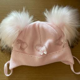 I’m selling used baby hat size 3-6 month In perfect condition. Smoke and pet free home.