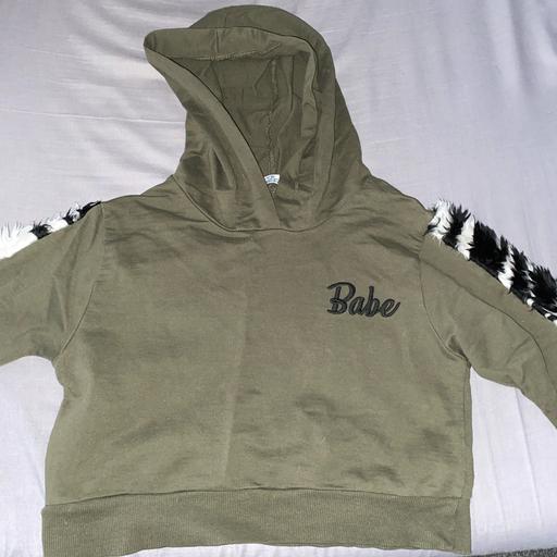 Buy & Sell Hampshire Rushmoor - Photos for Khaki “babe” Slogan Cropped Jumper